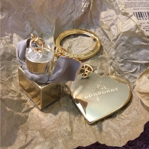 Authentic Burberry Herat & Perfume Bottle Keychain, NIB - Picture 12 of 13